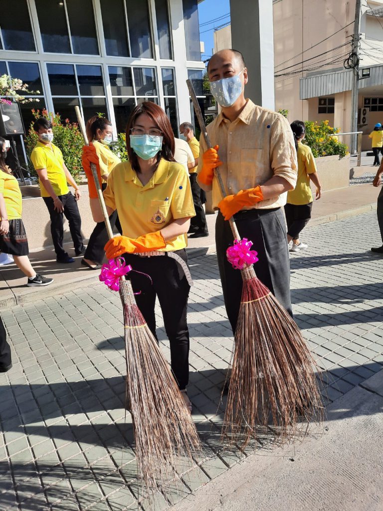 Big Cleaning Day regarding King Bhumibol Adulyadej’s Birthday